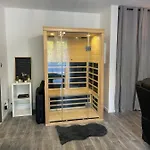 T2 Renove, Jaccuzi, Sauna, Sieges Massants, Jardin, Parking, Metro 아파트 *