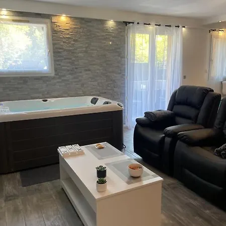 T2 Renove, Jaccuzi, Sauna, Sieges Massants, Jardin, Parking, Metro 公寓 *