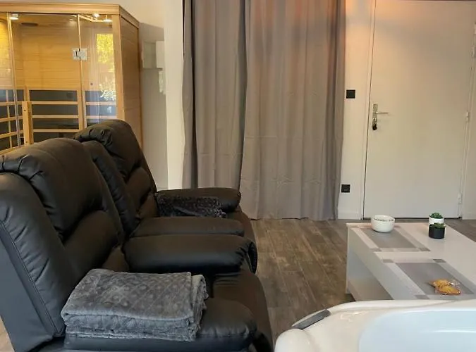 Apartment T2 Renove, Jaccuzi, Sauna, Sieges Massants, Jardin, Parking, Metro *