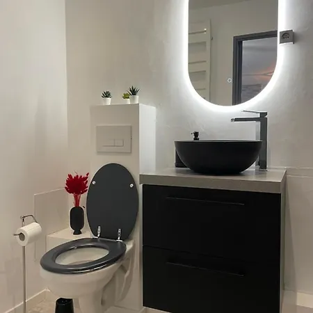 T2 Rénové, Jaccuzi, Sauna, Sièges Massants, Jardin, Parking, Métro *