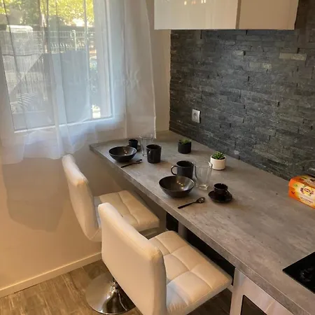 T2 Rénové, Jaccuzi, Sauna, Sièges Massants, Jardin, Parking, Métro Apartamento