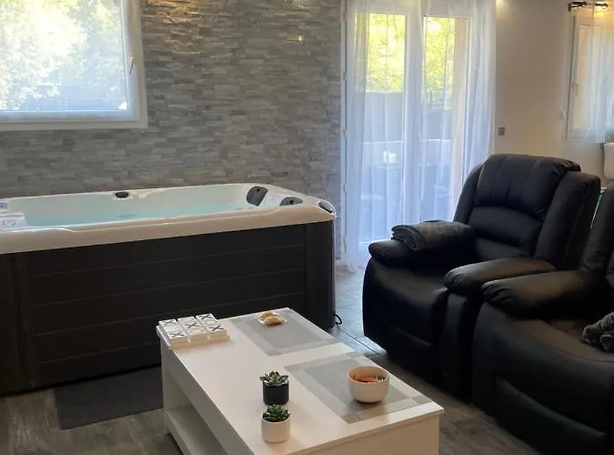 T2 Renove, Jaccuzi, Sauna, Sieges Massants, Jardin, Parking, Metro דירה *