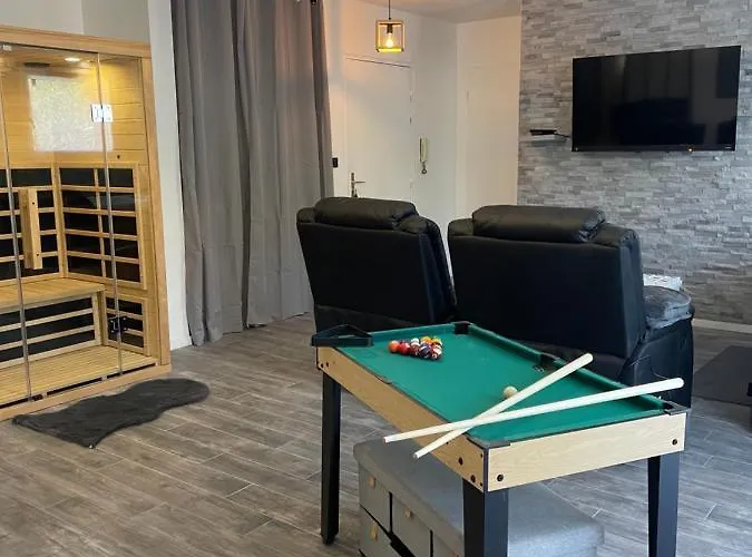 T2 Renove, Jaccuzi, Sauna, Sieges Massants, Jardin, Parking, Metro דירה