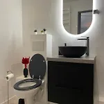 T2 Rénové, Jaccuzi, Sauna, Sièges Massants, Jardin, Parking, Métro *
