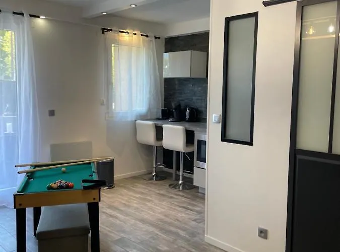 Apartamento T2 Renove, Jaccuzi, Sauna, Sieges Massants, Jardin, Parking, Metro